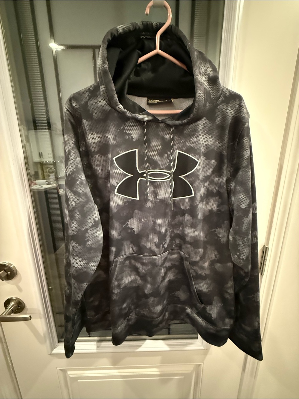Men's XL Under Armour hoodie